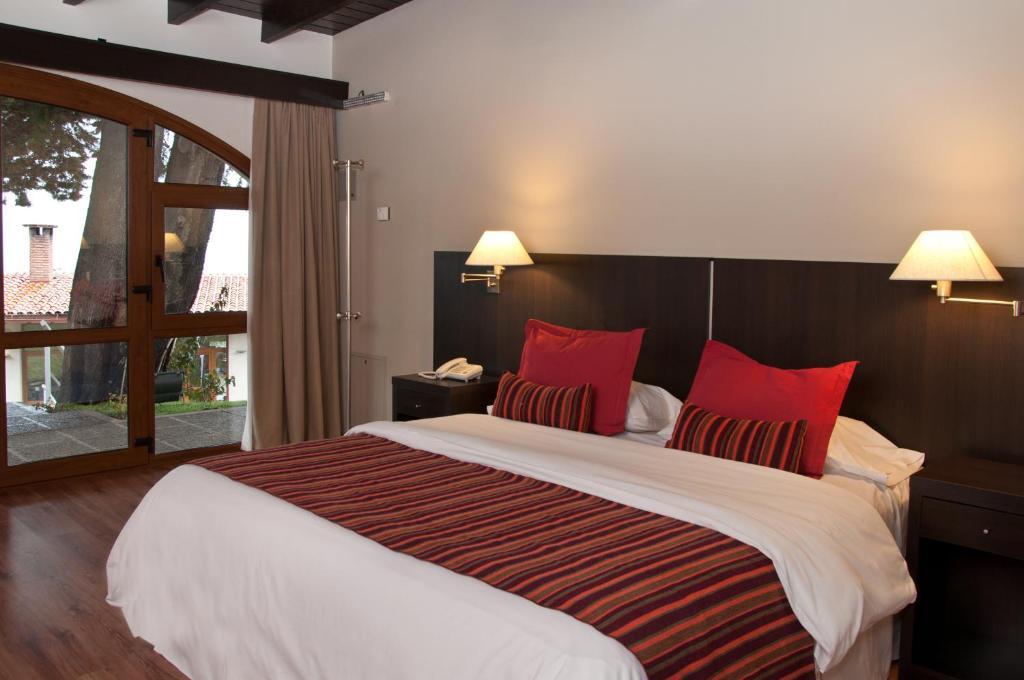 Monasterio Hotel Boutique San Carlos de Bariloche Oda fotoğraf